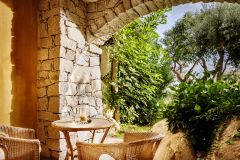 Doppia CLASSIC - vista giardino con colazione 2